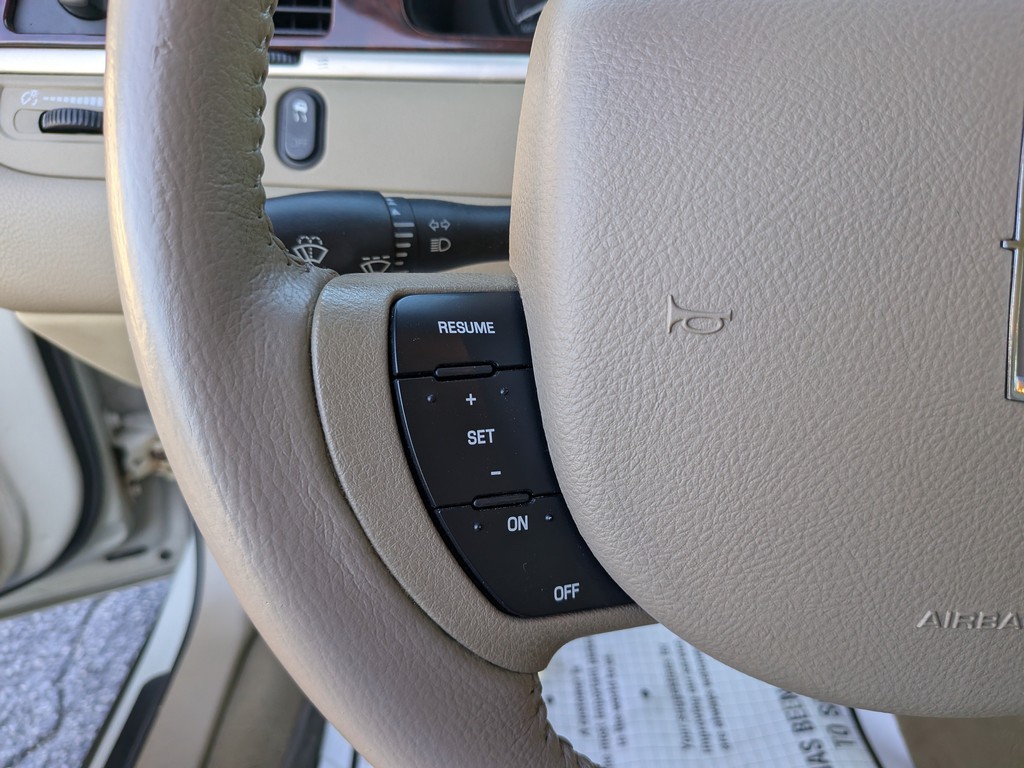 Lincoln Town Car Vehicle Full-screen Gallery Image 20