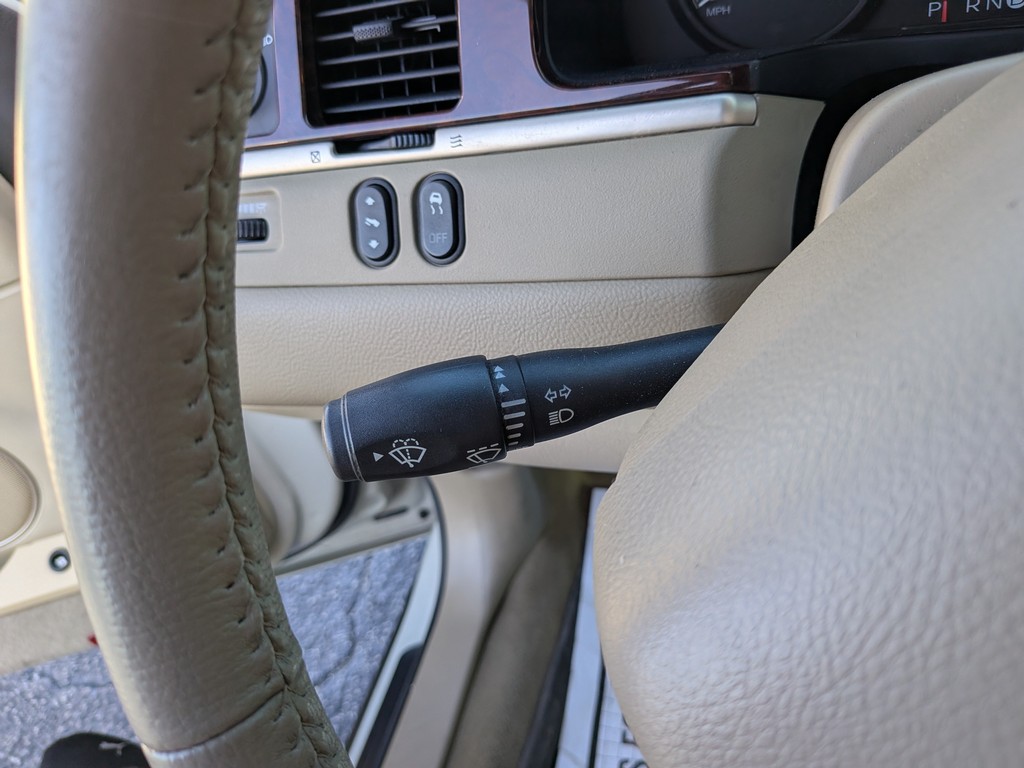 Lincoln Town Car Vehicle Full-screen Gallery Image 22