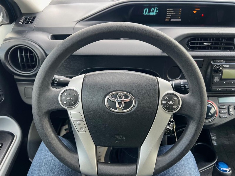 Toyota Prius C Vehicle Image 06