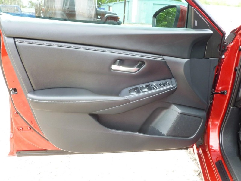 Nissan Sentra Vehicle Image 19