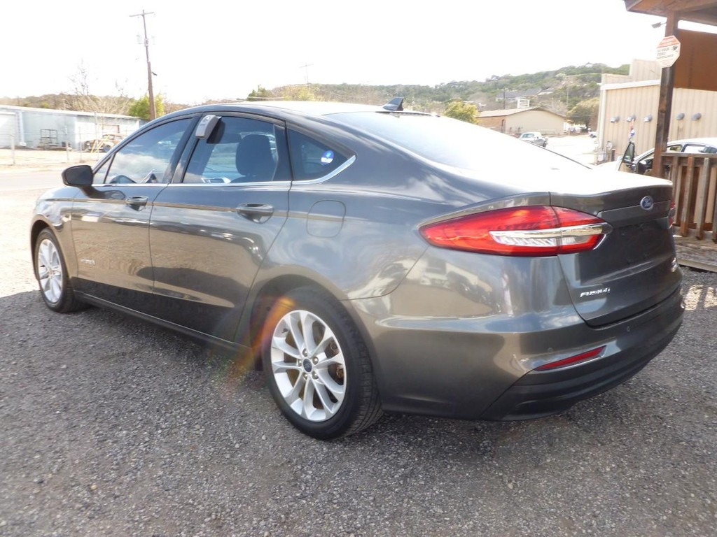 Ford Fusion Hybrid Vehicle Image 02