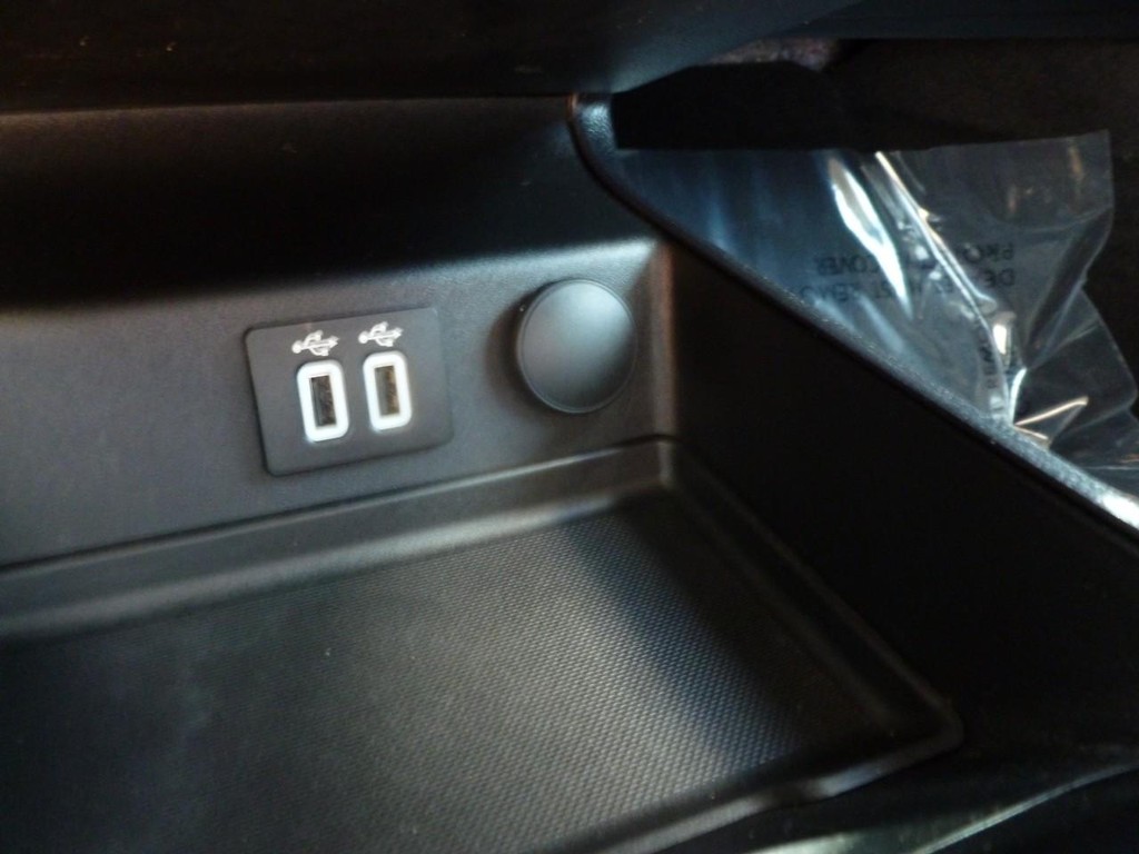 Ford Fusion Hybrid Vehicle Image 16
