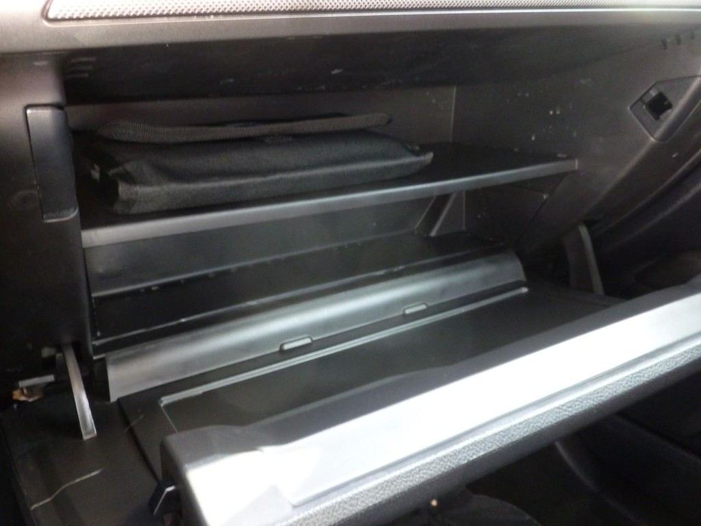 Ford Fusion Hybrid Vehicle Image 17