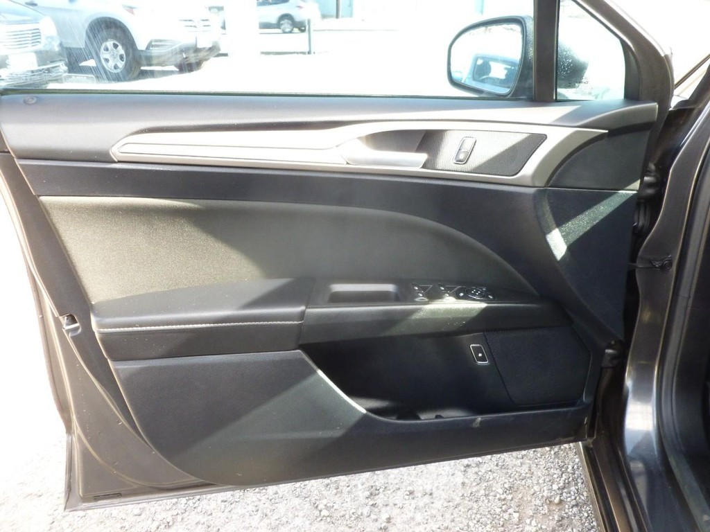 Ford Fusion Hybrid Vehicle Image 18