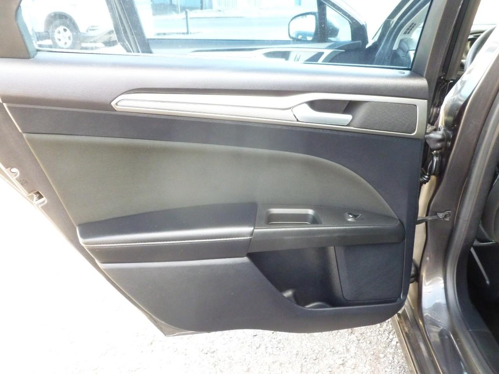Ford Fusion Hybrid Vehicle Image 19
