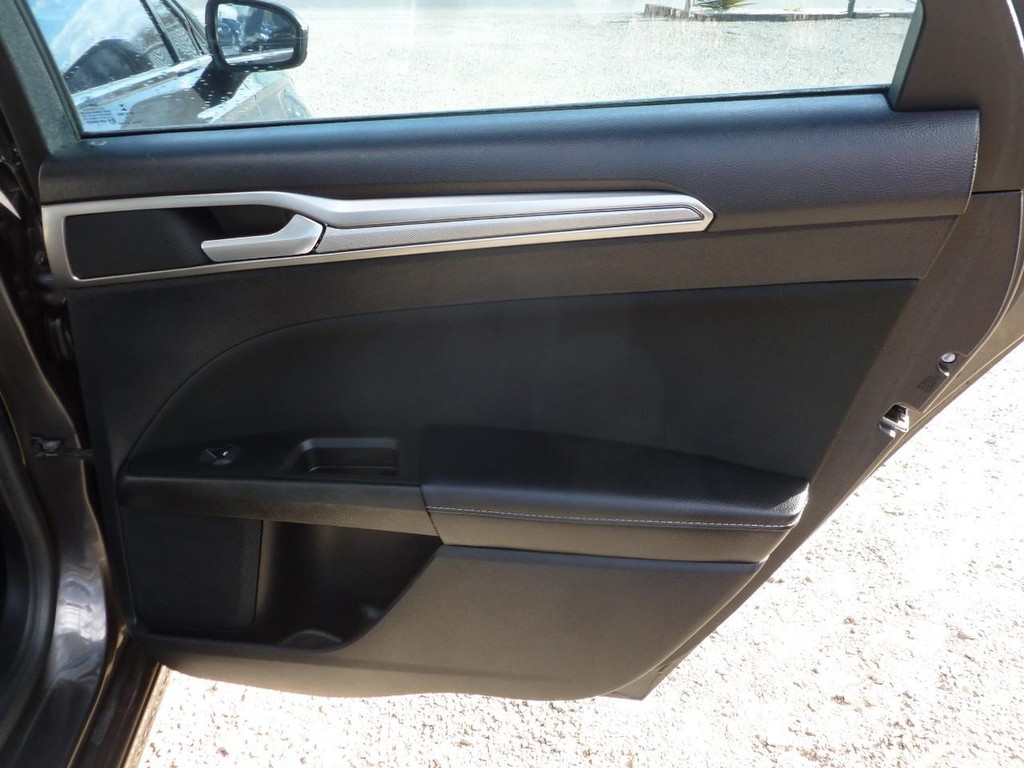 Ford Fusion Hybrid Vehicle Image 20