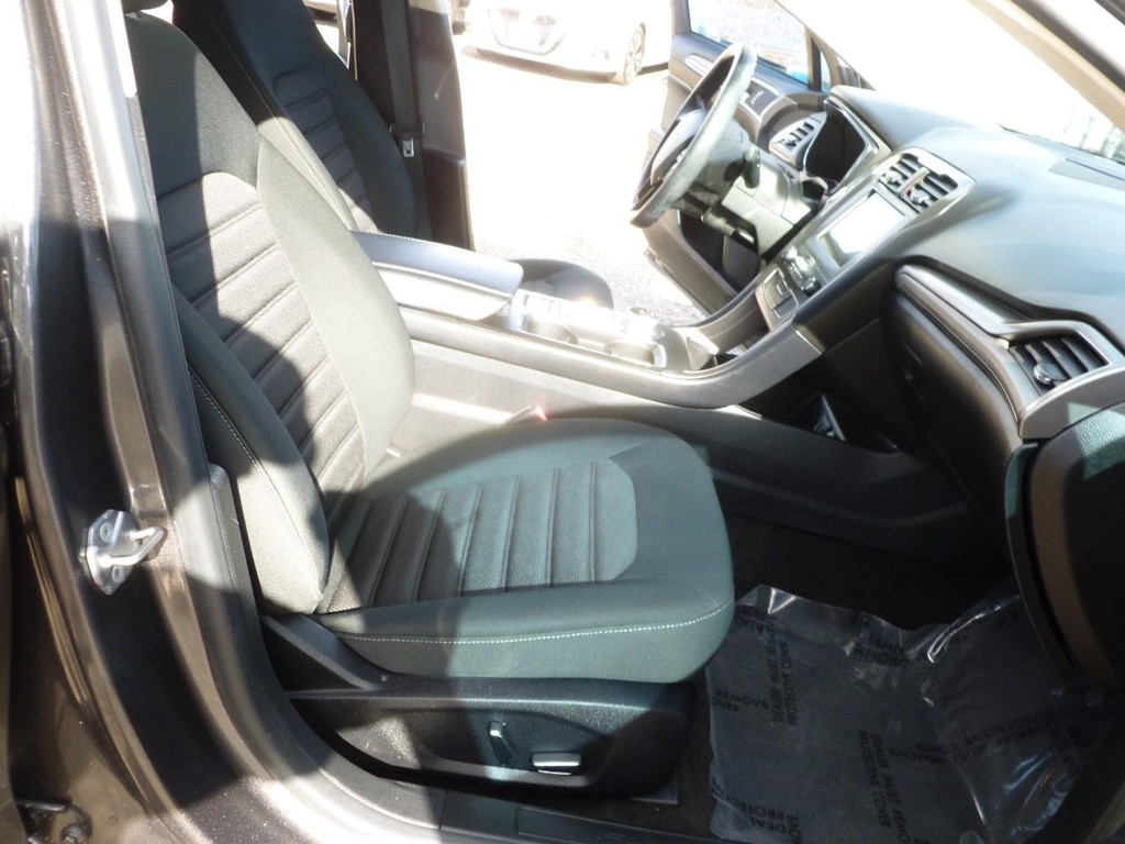 Ford Fusion Hybrid Vehicle Image 22