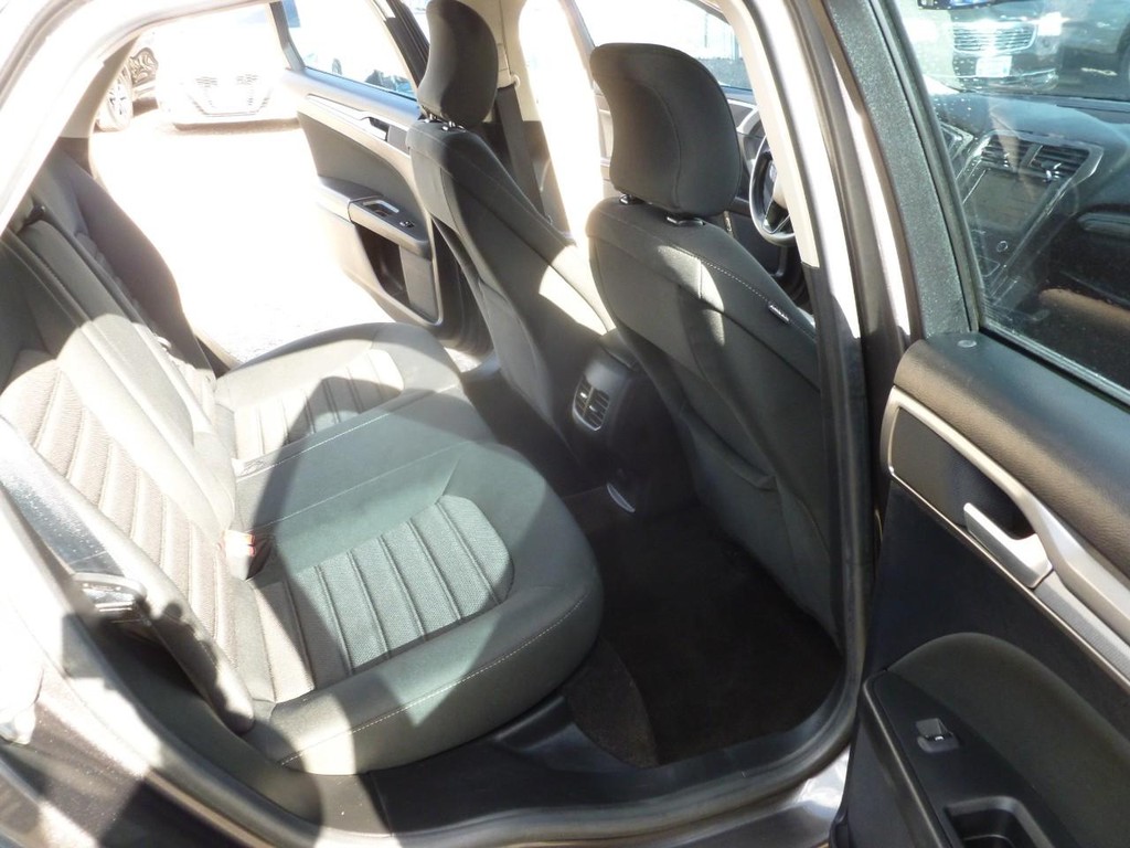 Ford Fusion Hybrid Vehicle Image 23