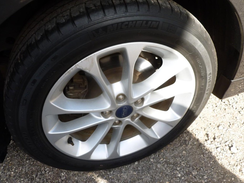 Ford Fusion Hybrid Vehicle Image 24
