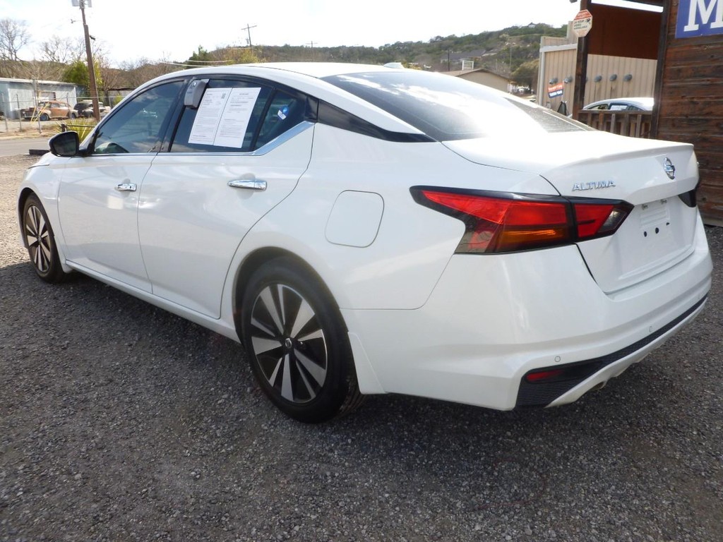 Nissan Altima Vehicle Image 02