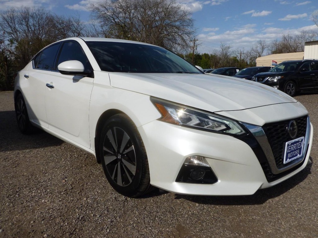 Nissan Altima Vehicle Image 05