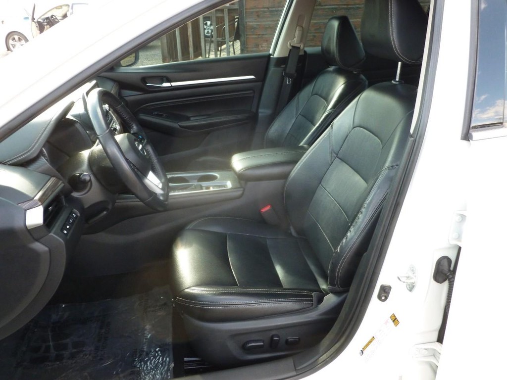 Nissan Altima Vehicle Image 06