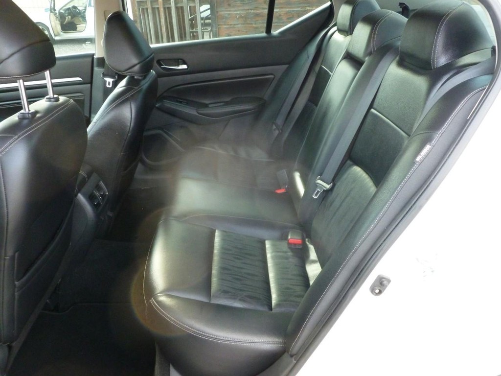 Nissan Altima Vehicle Image 07