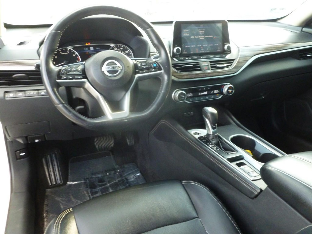 Nissan Altima Vehicle Image 08