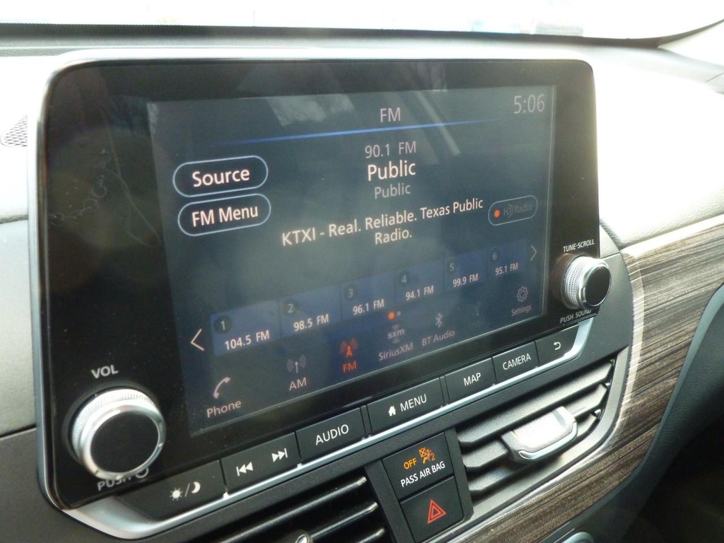 Nissan Altima Vehicle Image 14