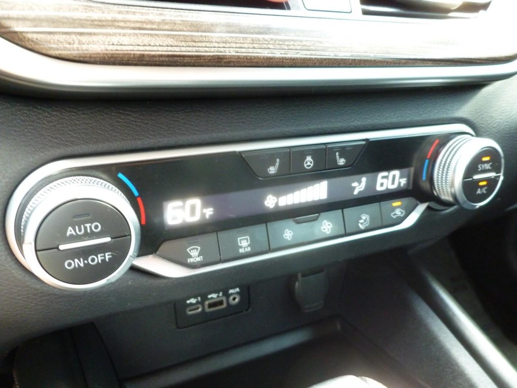 Nissan Altima Vehicle Image 16
