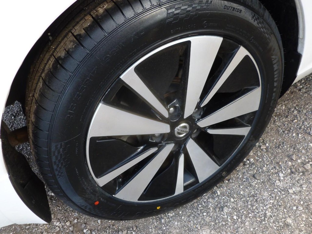 Nissan Altima Vehicle Image 26