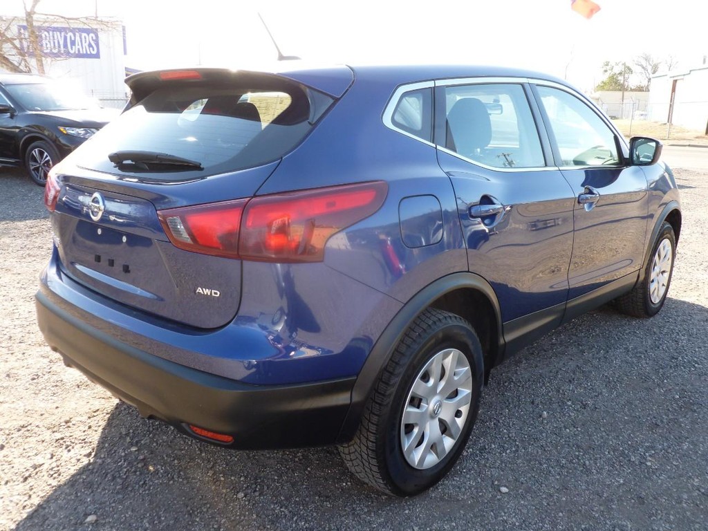 Nissan Rogue Sport Vehicle Image 03