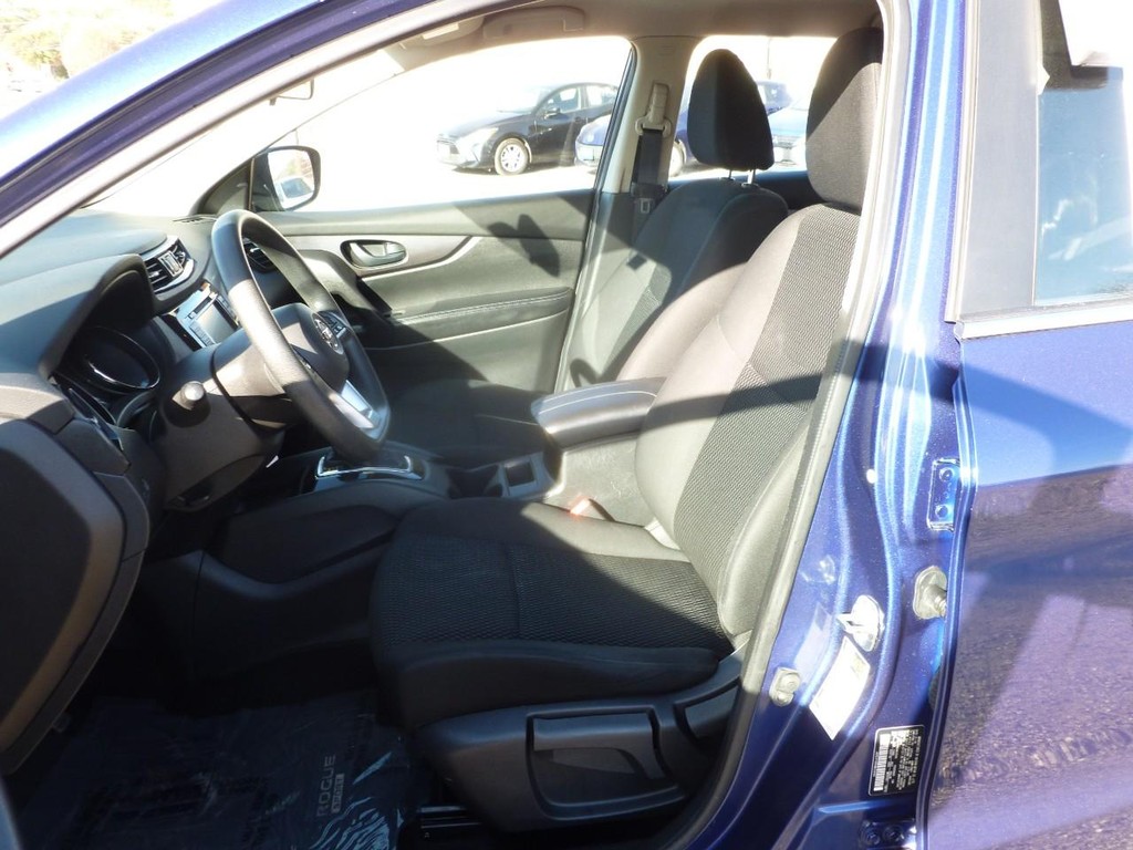 Nissan Rogue Sport Vehicle Image 06