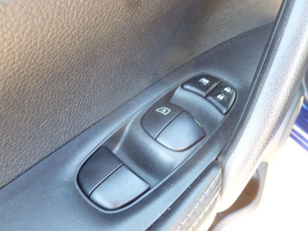 Nissan Rogue Sport Vehicle Image 09