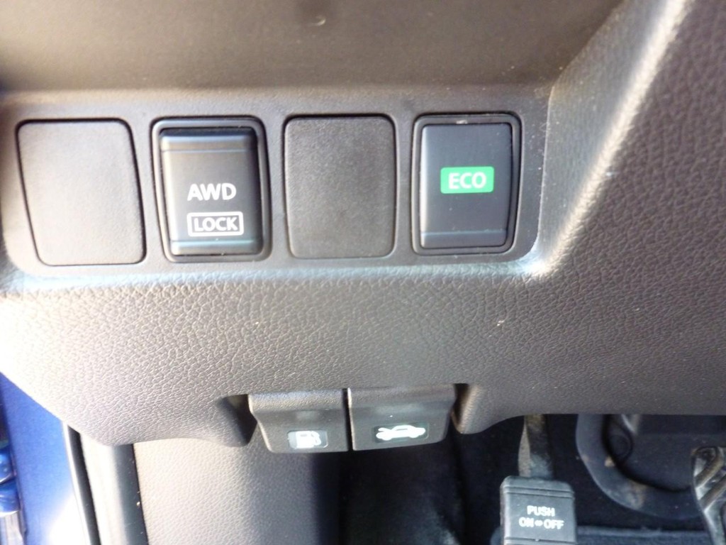 Nissan Rogue Sport Vehicle Image 11