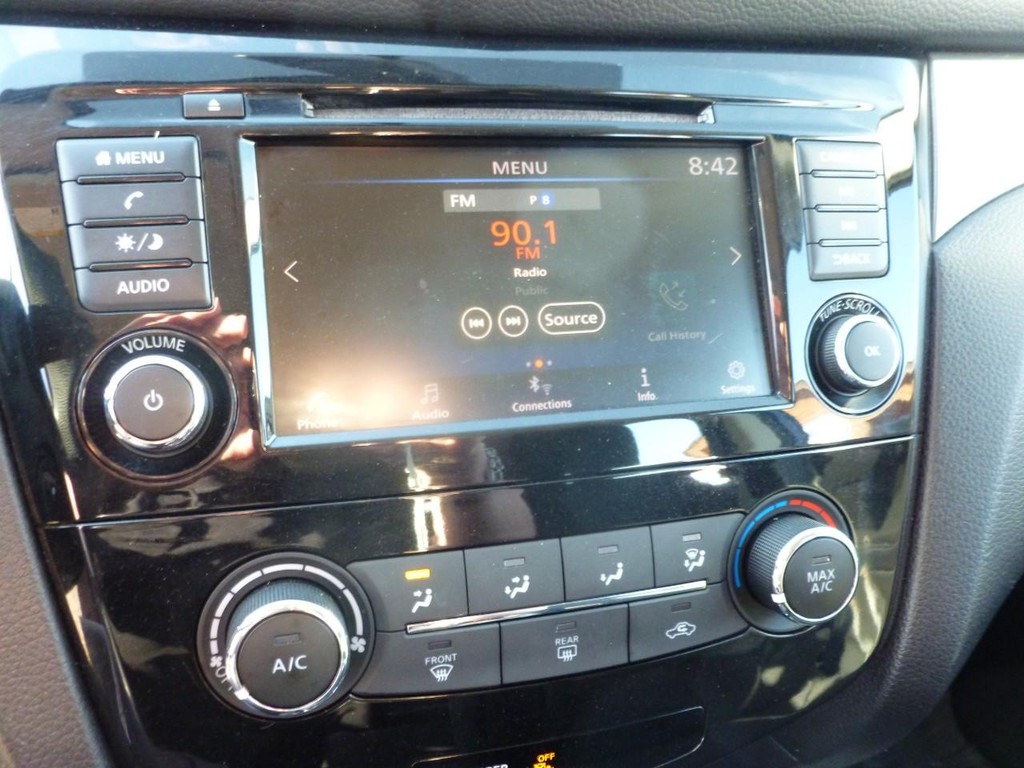 Nissan Rogue Sport Vehicle Image 14