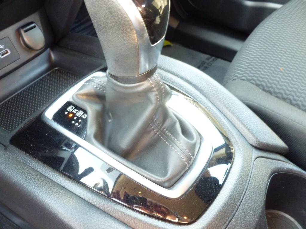 Nissan Rogue Sport Vehicle Image 17