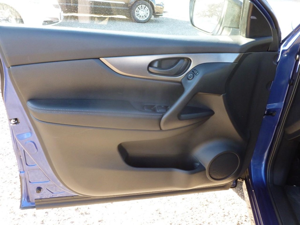 Nissan Rogue Sport Vehicle Image 19