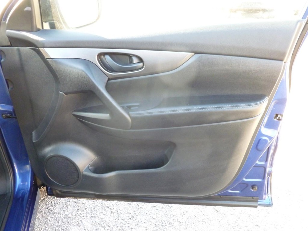 Nissan Rogue Sport Vehicle Image 22
