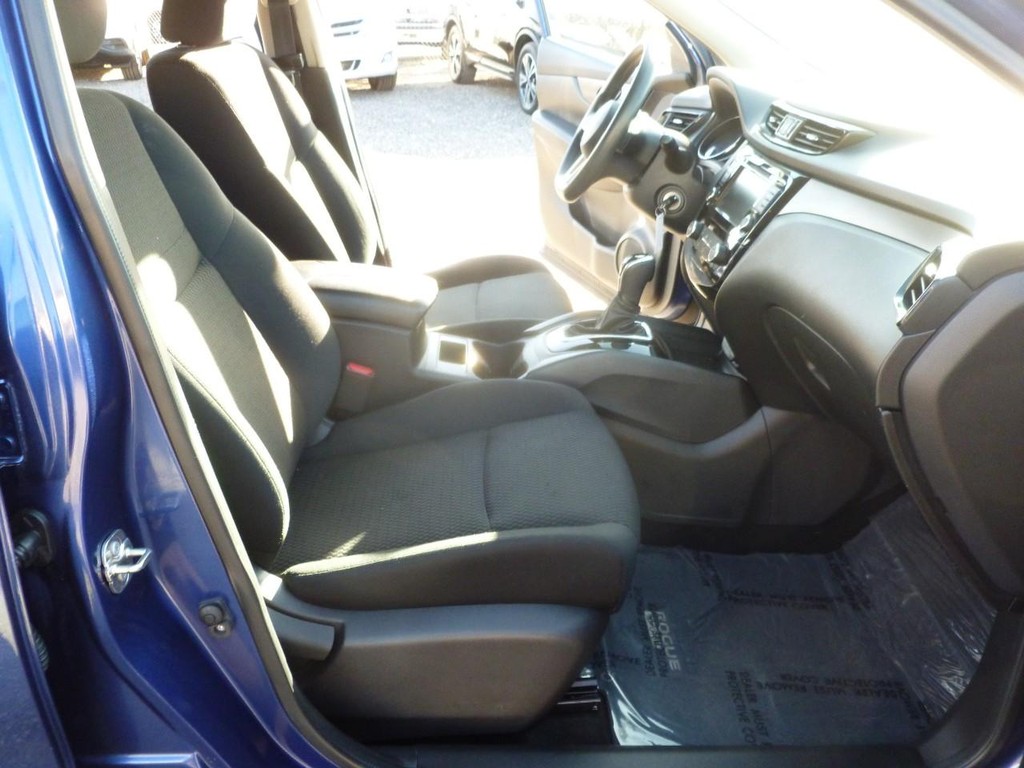 Nissan Rogue Sport Vehicle Image 23