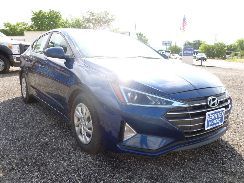 Hyundai Elantra Vehicle Image 05