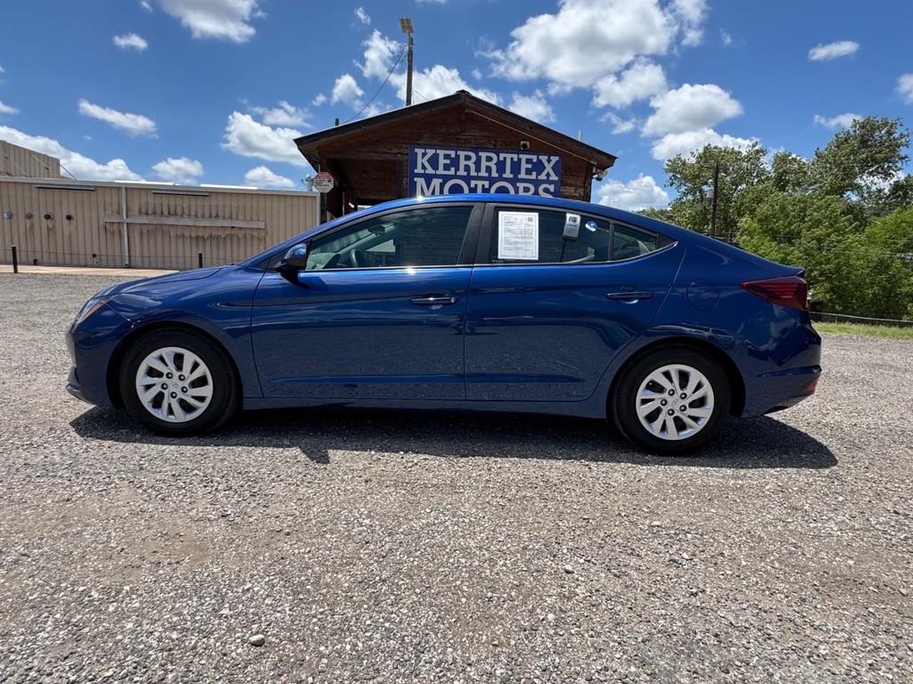 Hyundai Elantra Vehicle Image 07
