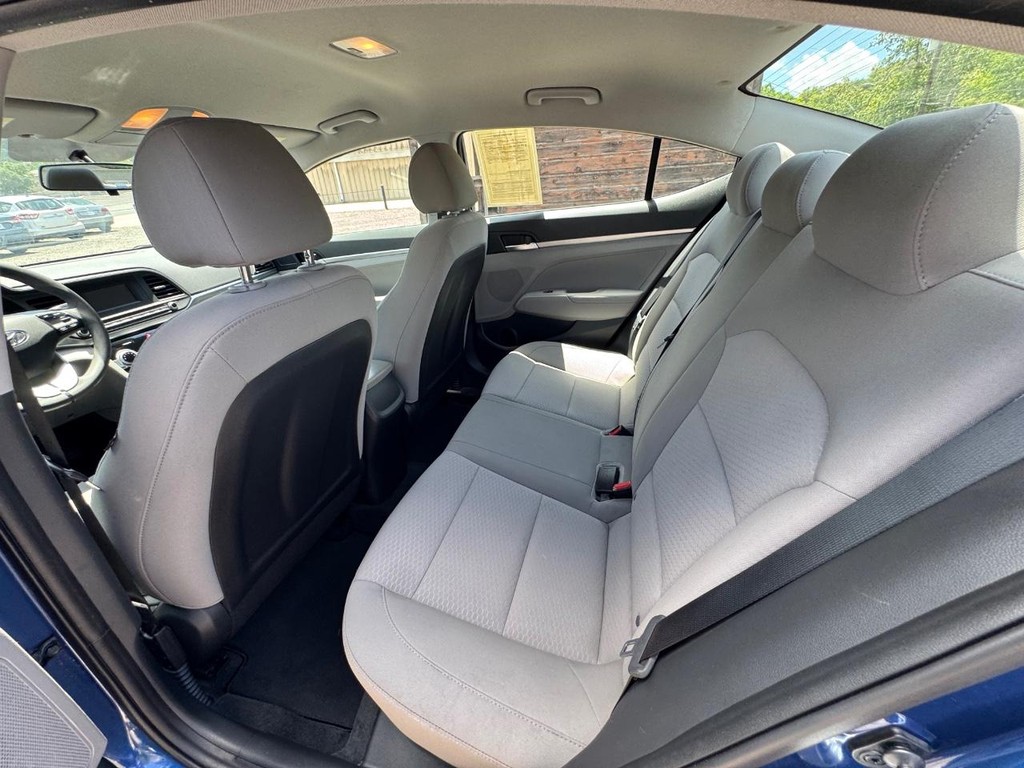 Hyundai Elantra Vehicle Image 10