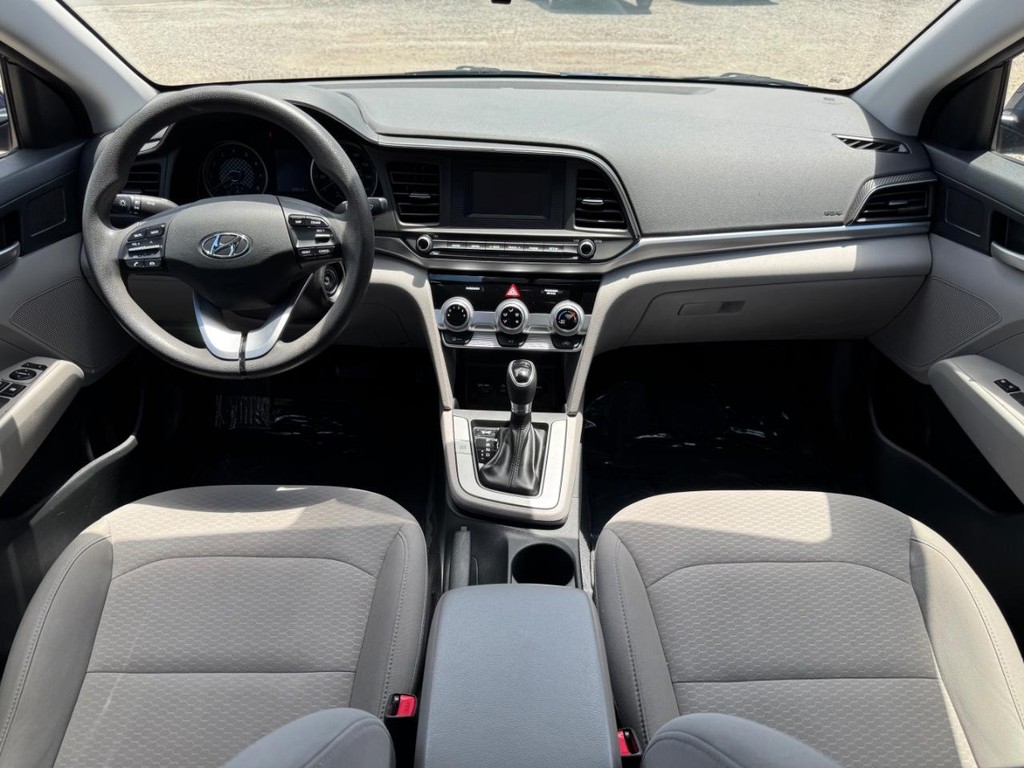 Hyundai Elantra Vehicle Image 12