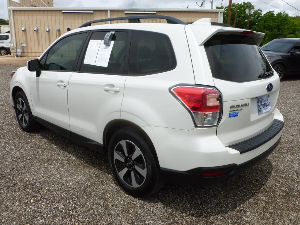 Subaru Forester Vehicle Image 02