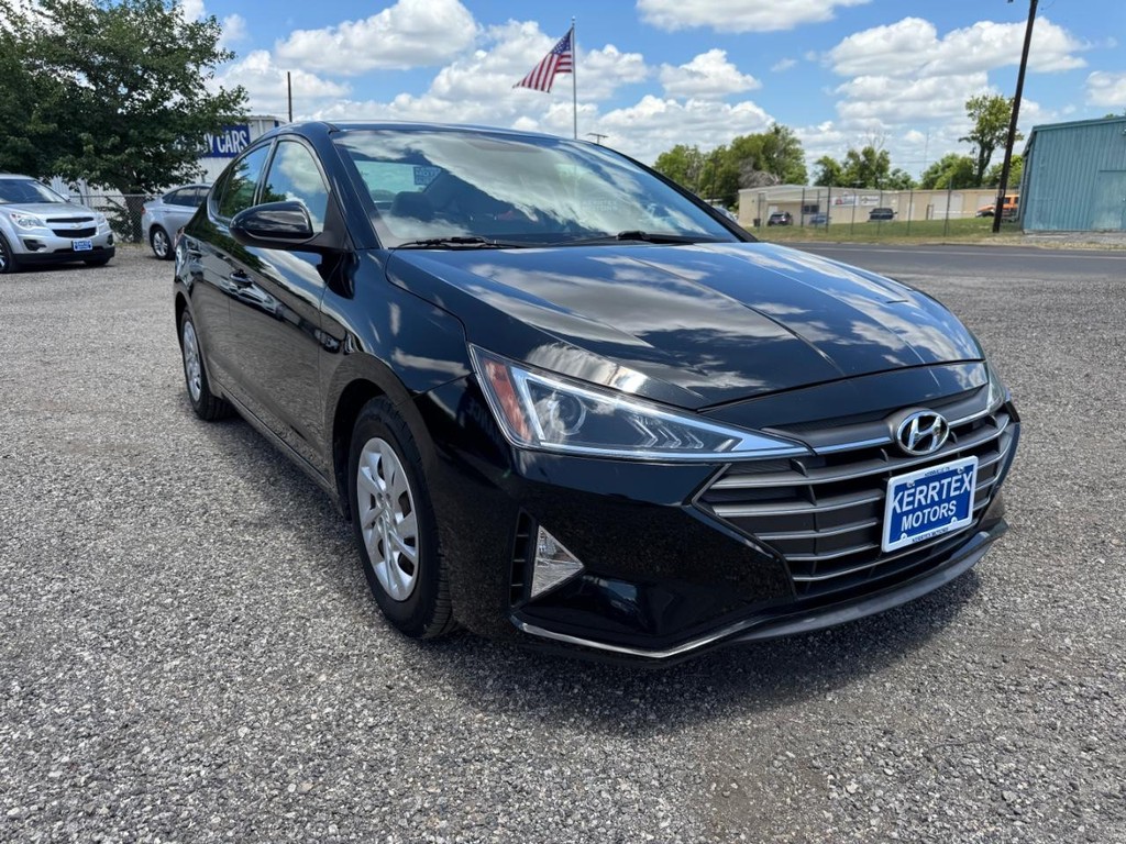 Hyundai Elantra Vehicle Image 02