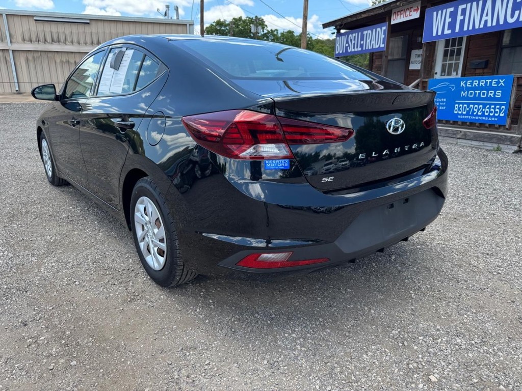 Hyundai Elantra Vehicle Image 05