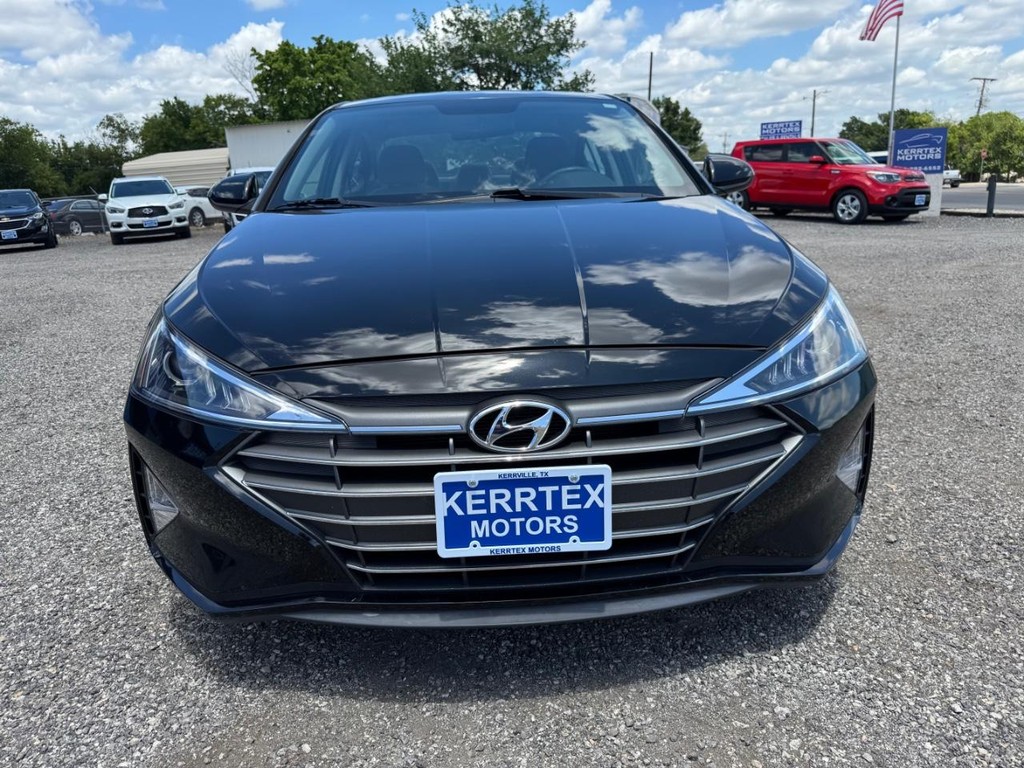 Hyundai Elantra Vehicle Image 06