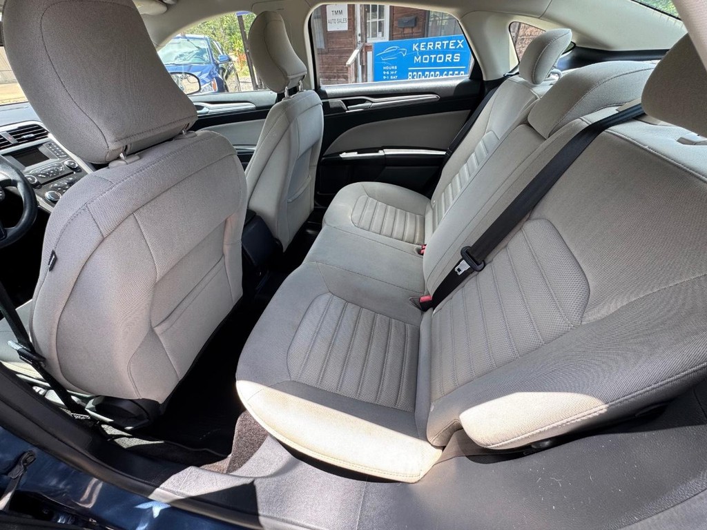 Ford Fusion Hybrid Vehicle Image 10