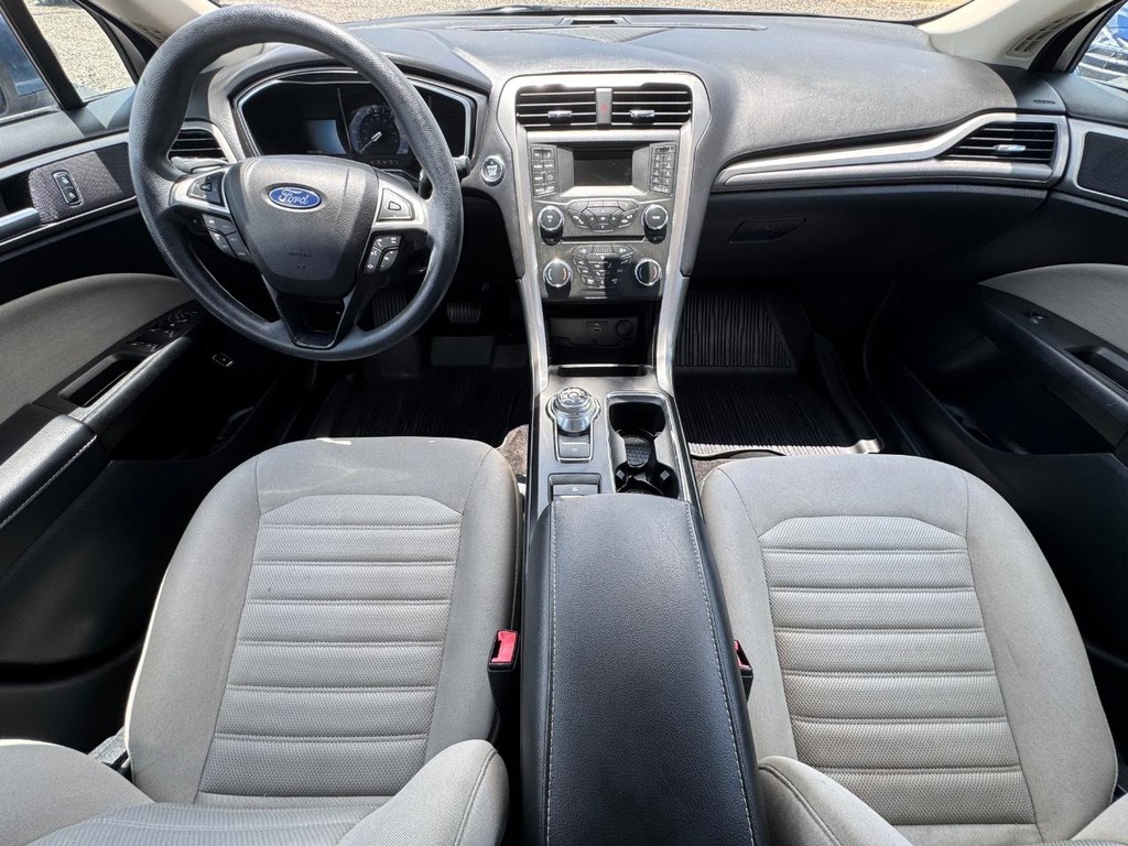 Ford Fusion Hybrid Vehicle Image 12