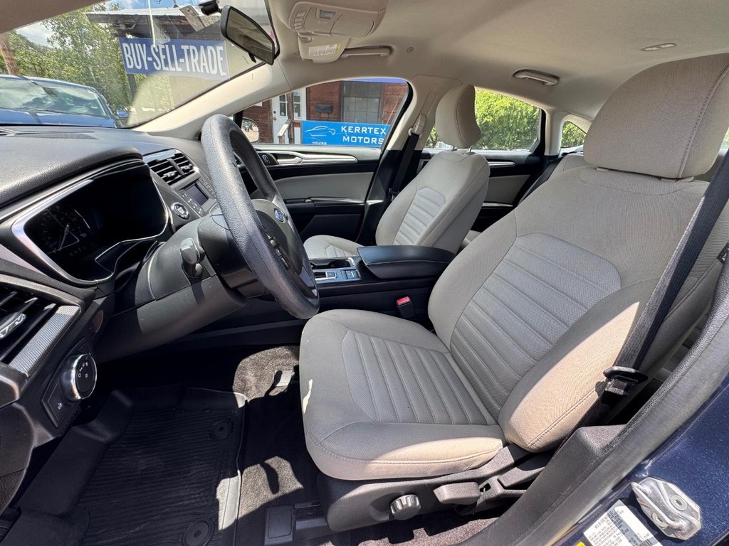 Ford Fusion Hybrid Vehicle Image 13