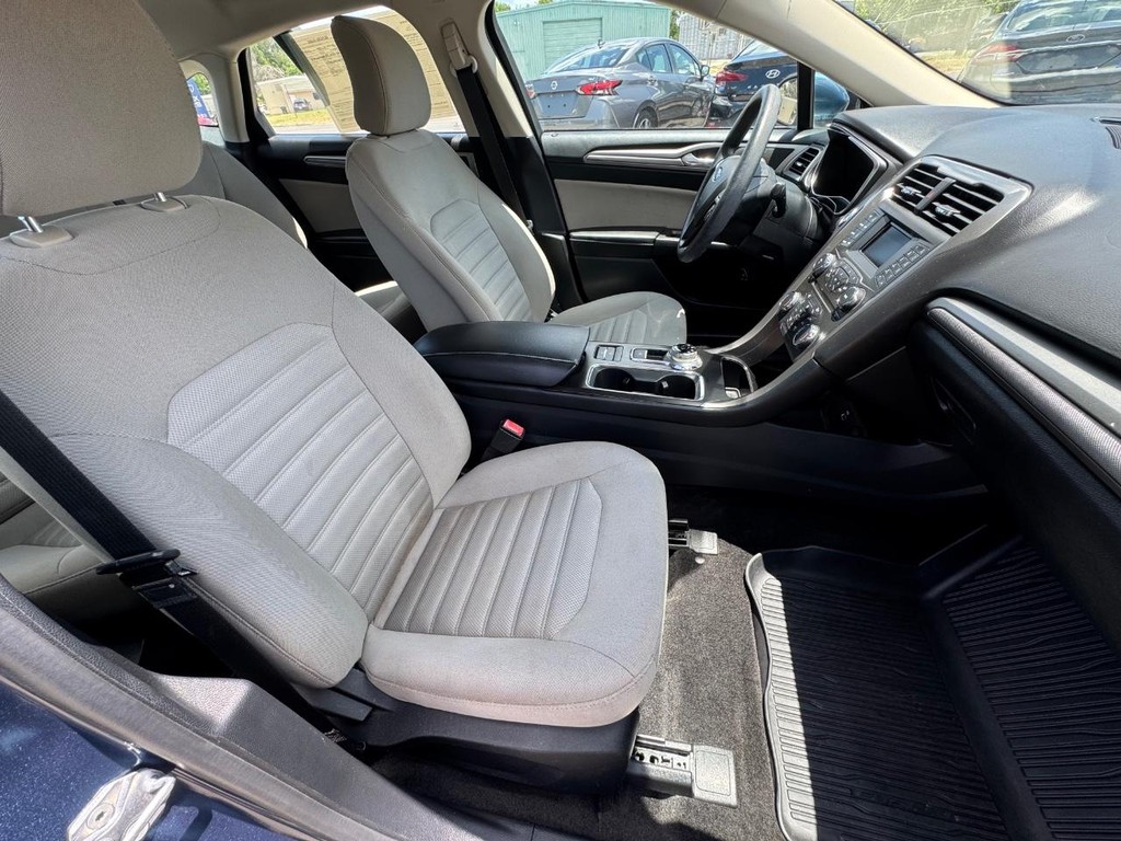 Ford Fusion Hybrid Vehicle Image 14