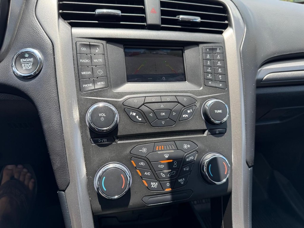 Ford Fusion Hybrid Vehicle Image 15