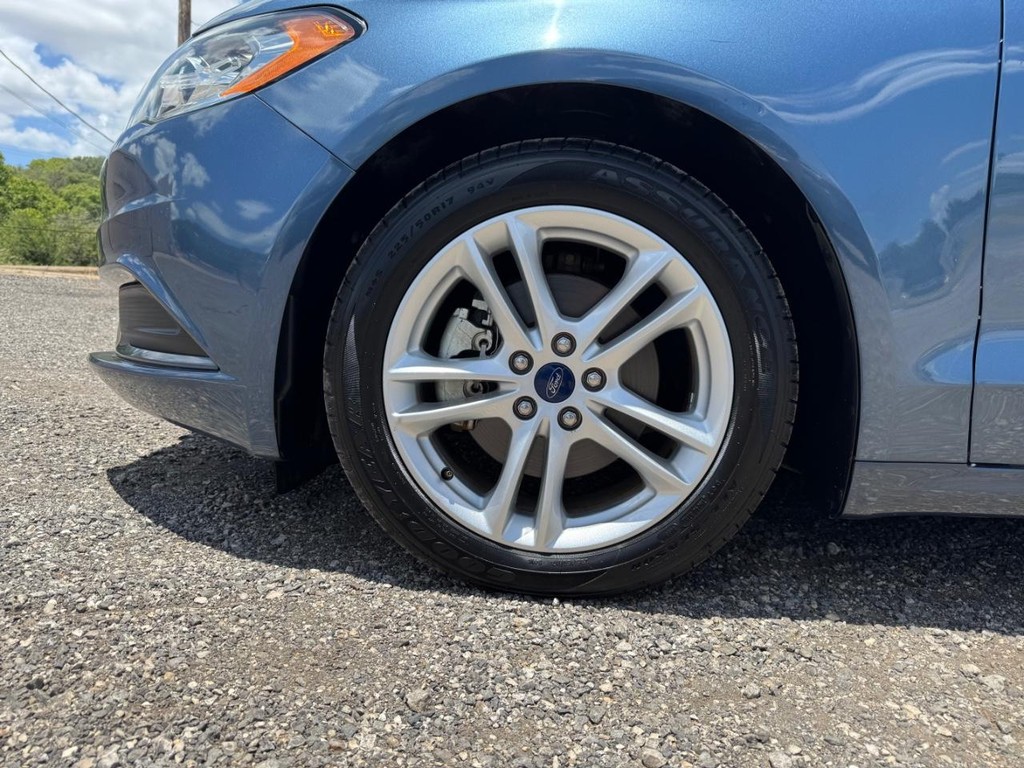 Ford Fusion Hybrid Vehicle Image 17