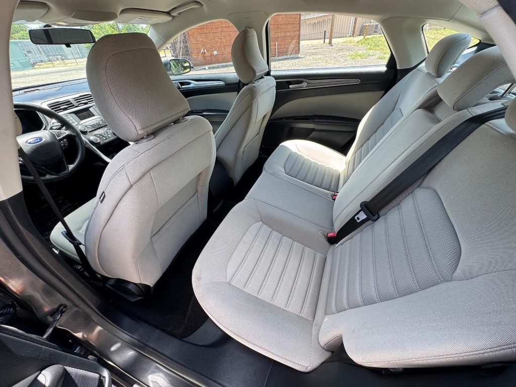 Ford Fusion Hybrid Vehicle Image 10