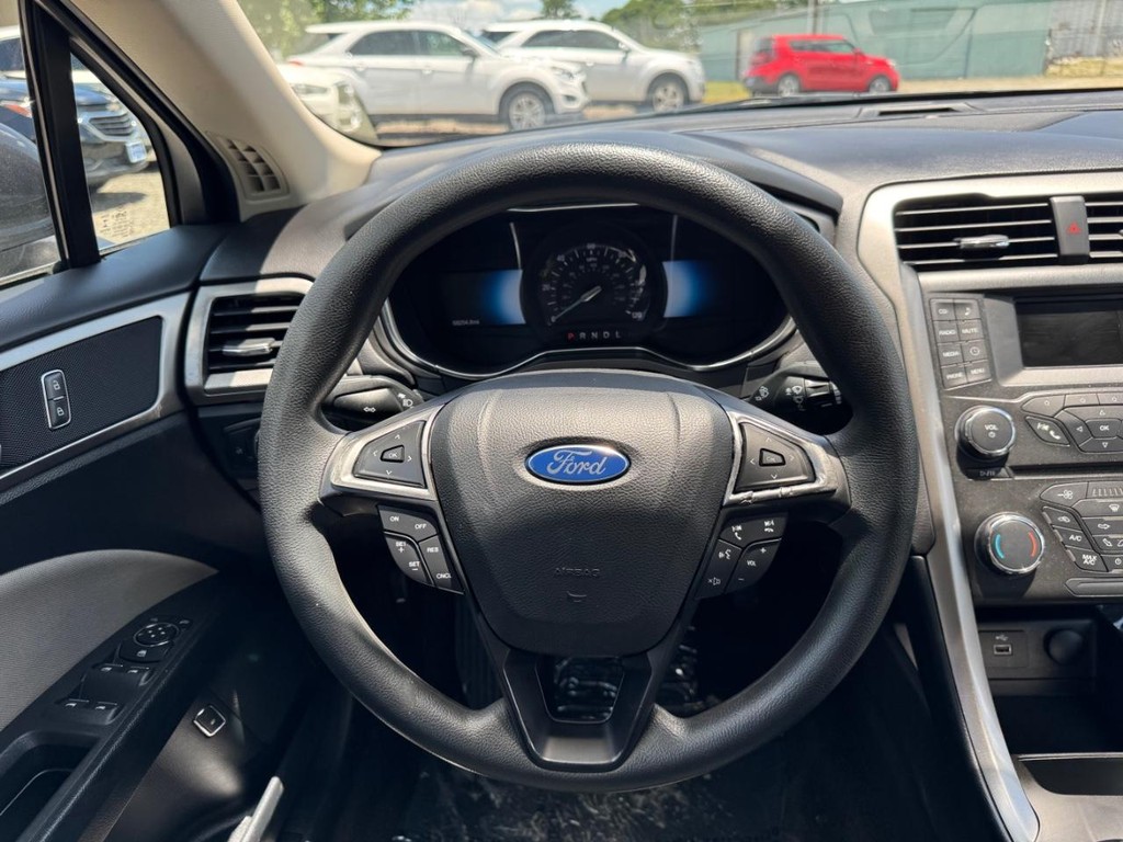 Ford Fusion Hybrid Vehicle Image 11