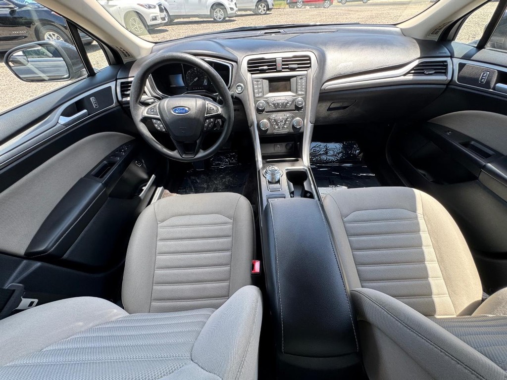 Ford Fusion Hybrid Vehicle Image 12