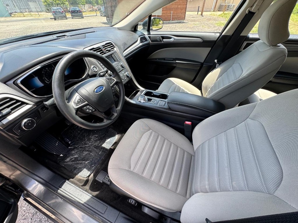 Ford Fusion Hybrid Vehicle Image 13