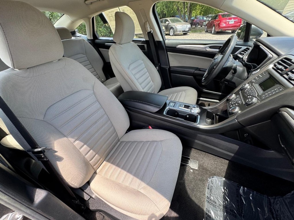 Ford Fusion Hybrid Vehicle Image 14