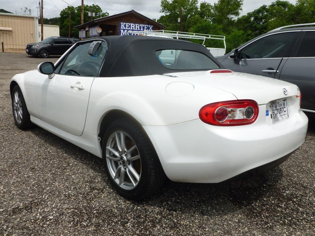 Mazda MX-5 Miata Vehicle Image 02